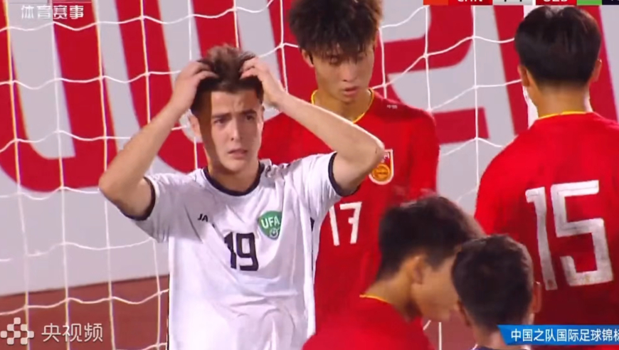 U16国足两度险丢球！门将极限飞身救险，扑救脱手队友门线解围补锅