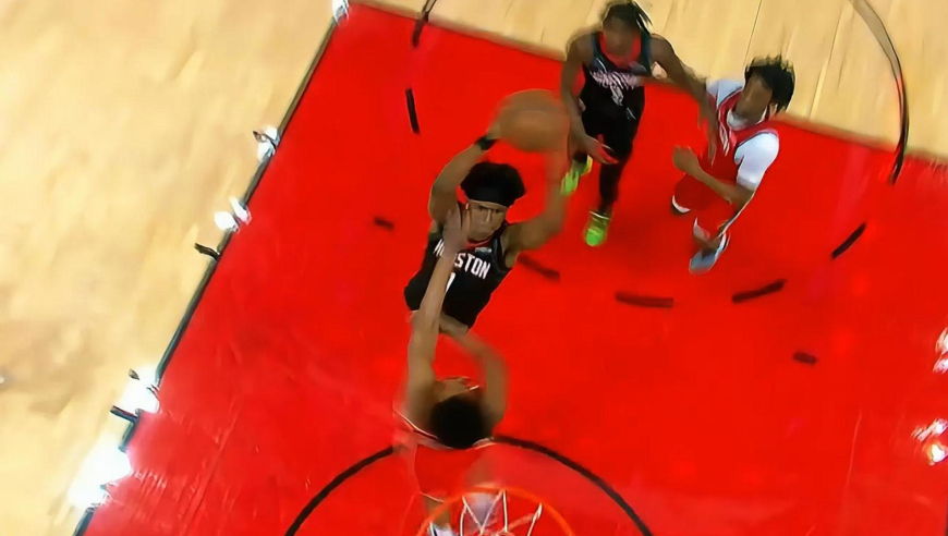 脚踩弹簧！阿门汤普森杀穿鹈鹕篮下连拿6分 火箭100秒就打停鹈鹕