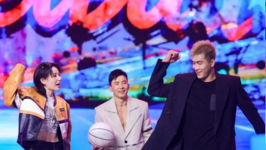 不珍惜与NBA球队交手机会，却去打表演赛，球迷：郭艾伦快废了