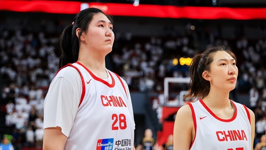 中国女篮狂胜46分，但一人开心不起来，全场2分，球迷：毫无进步
