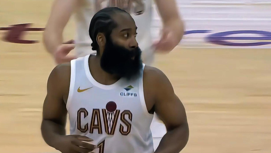 得分爆发力惊人！哈登连进三分一分钟连轰8分骑士第三节领先到20分