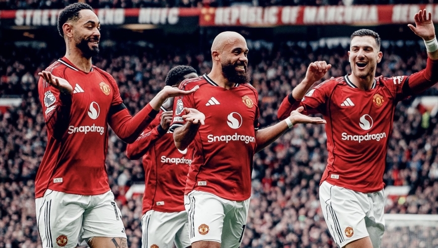 足坛一夜动态：曼联2-0热刺4连胜！阿森纳9分领跑 巴萨3-0大胜