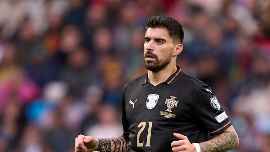 曼联被敦促签下2000万英镑过气球星：B费缺乏纪律性 他能解放B费