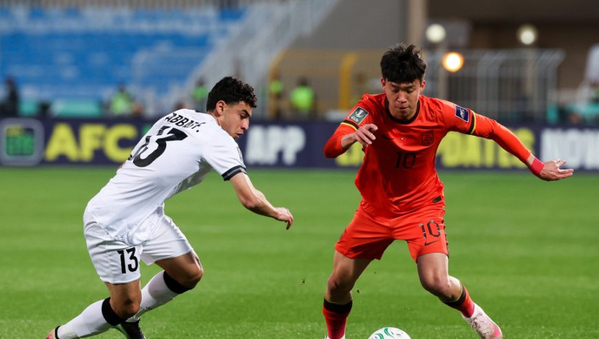 U23亚洲杯：中国0-0伊拉克 王钰栋造险 杨希失良机 李昊神扑救主
