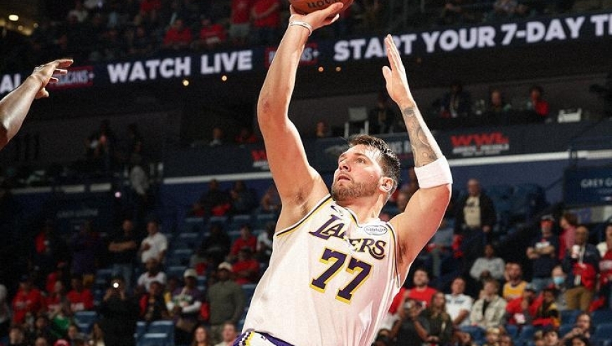 东契奇打铁24+7+12，顿宝变硬汉里夫斯轰31分，湖人送鹈鹕四连败