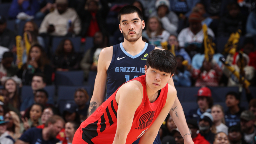 亚洲血脉对决合集！周志豪首节连吃小杨 杨瀚森末节秀翻后者暴扣