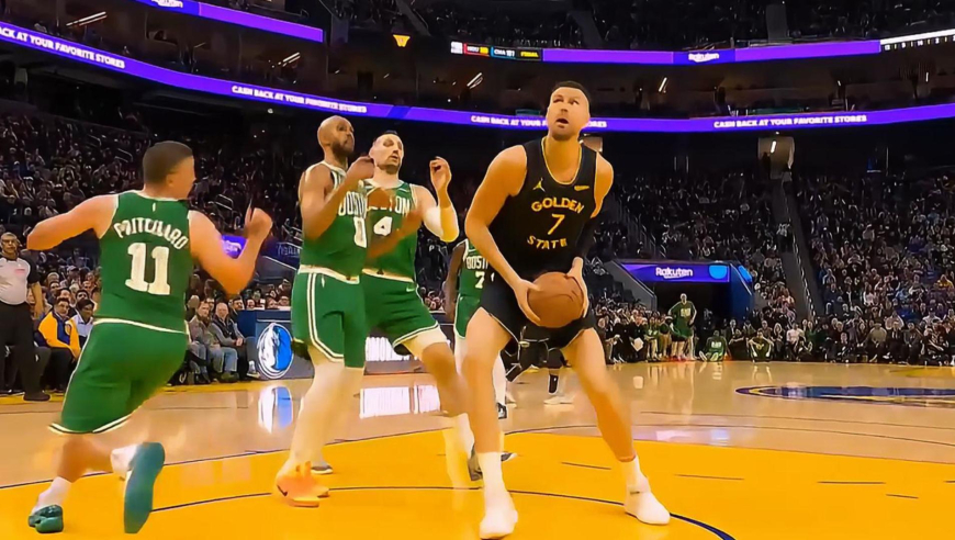 发挥作用！勇士新援波尔津吉斯扣篮+三分连拿5分对轰绿军老队友