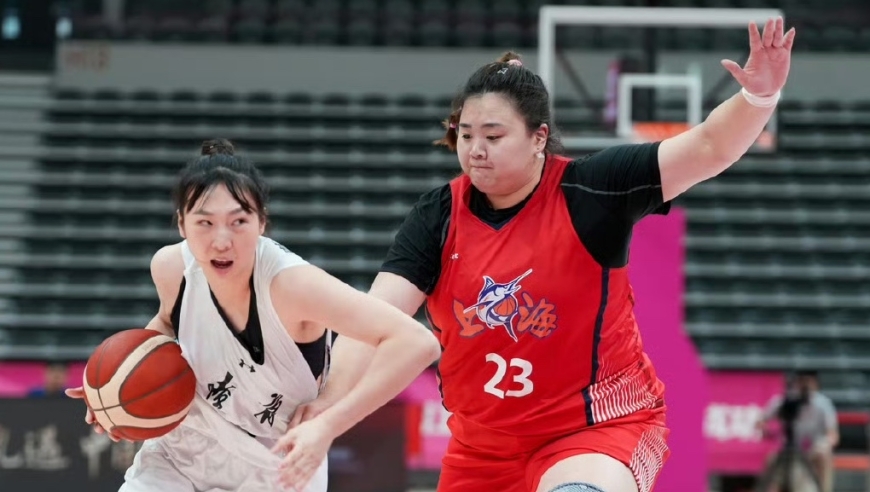 上场 | 女版奥尼尔40+12凿穿内线，她在拼命追赶国家队的脚步