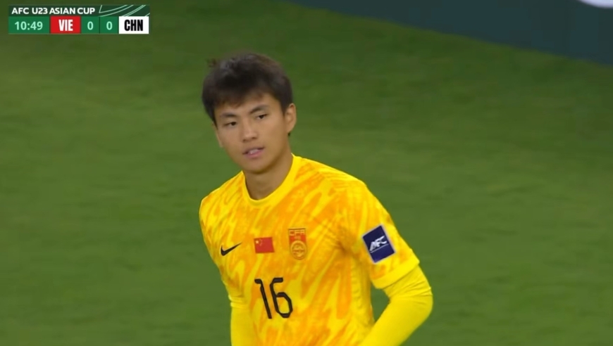 门神李昊上线！果断出击化解威胁，U23国足回传送刀山球