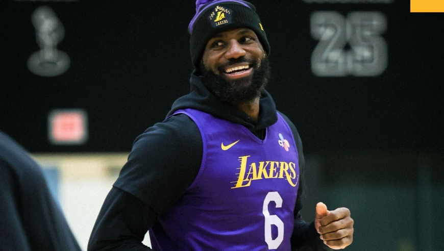 湖人备战马刺：东詹咧嘴大笑造型抢镜 三巨头率队冲四强10万奖金