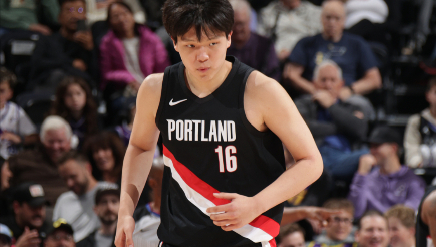 NBA官方回顾杨瀚森季前赛高光瞬间：丝滑转身上篮+绝佳击地妙传
