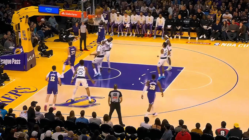 较上劲了！浓眉接独行侠队友空接扣篮 艾顿也接湖人队友空接回应