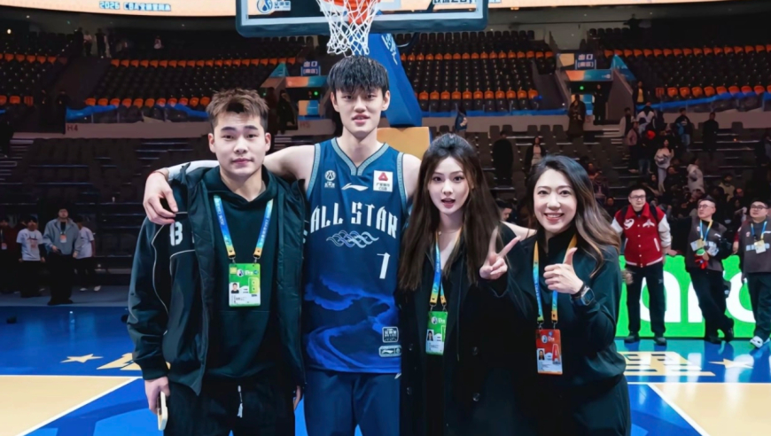 CBA全明星竟成恩爱秀场：曾凡博疑拍拖孙军女儿 女友晒与徐杰合影