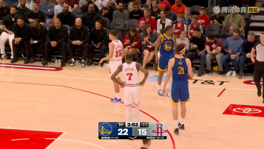 防守大战！卡佩拉血帽后接KD妙传飞天暴扣 谢泼德跳投打停勇士