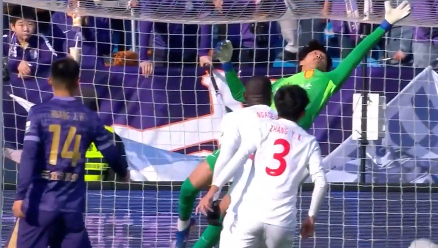 半场封神！铜梁龙19岁小门将横空出世，屡献神扑高扑低挡如第二个李昊