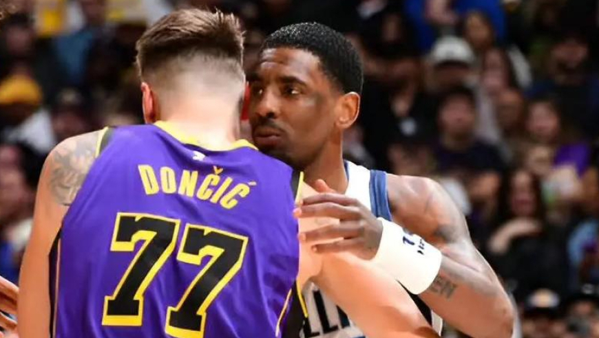 欧文送全队高尔夫球车！独行侠众将提车现场：克莱差点翻车被欧文调侃