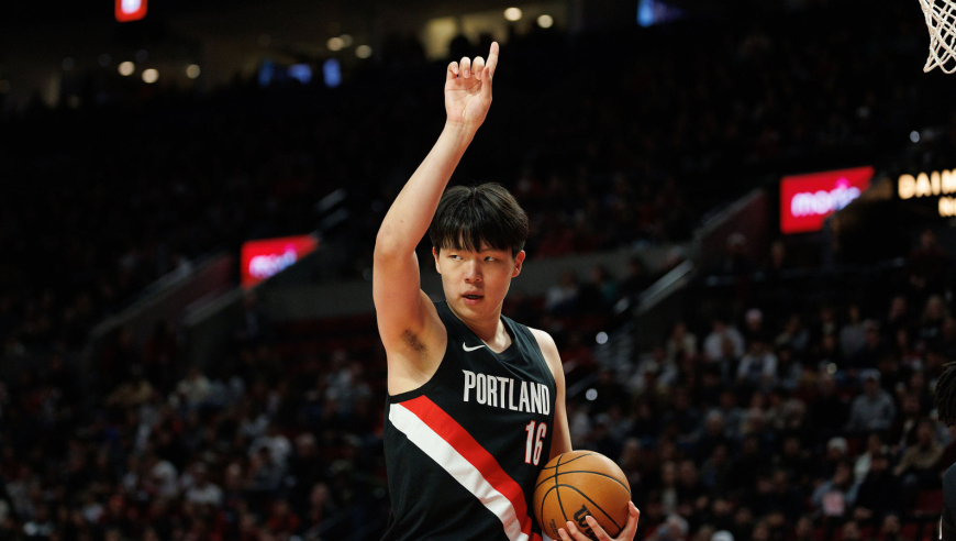 杨瀚森10分钟0分0板1助！中美球迷纷纷开炮：回G联赛吧 拓媒都失望了