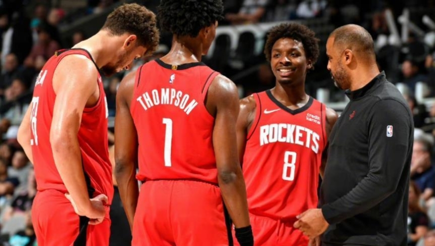 砍10分+2记三分！火箭队全新首发顶替亚当斯，斯通310万捡漏真香