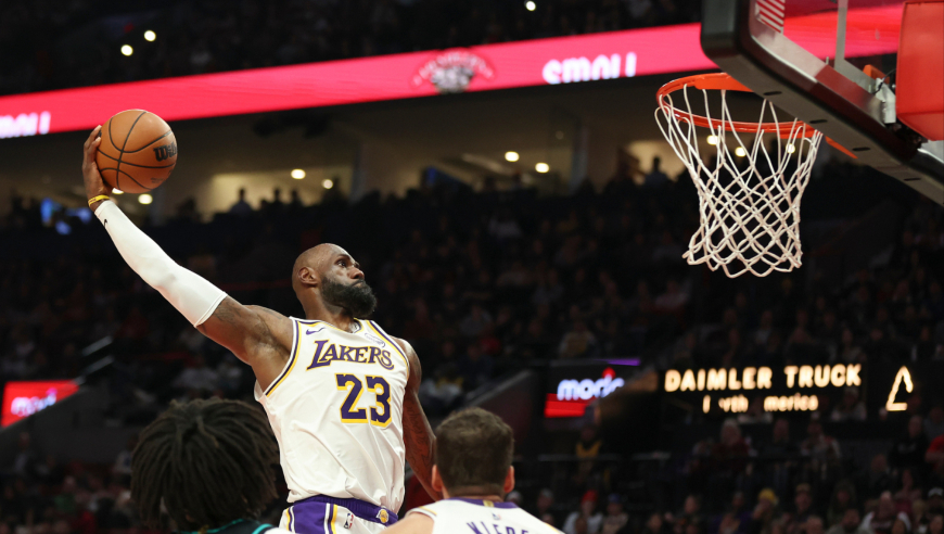 Top时刻｜18日十佳球：詹姆斯凶残霸王劈扣 库里单臂绝佳妙传