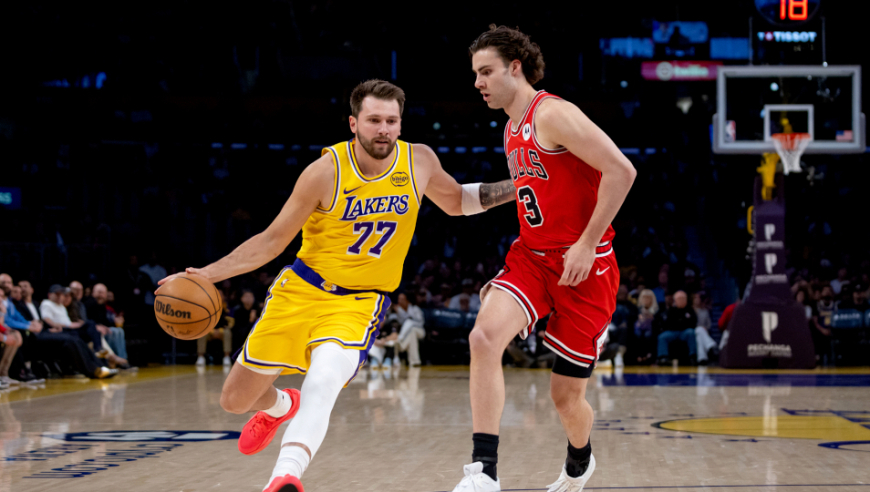 东契奇爆砍50+，詹姆斯归来又疯狂打脸黑子？ | 外网之声