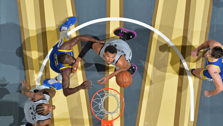 15日NBA十佳球：库里小鱼飞射神仙2+1 文班亚马炸裂自抛自扣