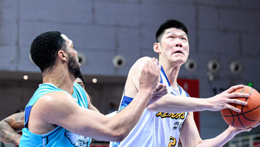 CBA疯狂一夜！胡金秋天神下凡，王哲林成就记录，辽篮大胜52分结束四连败