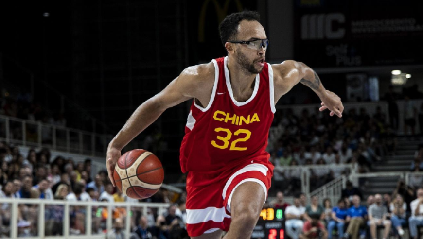 男篮首位归化！NBA官网：李凯尔国籍变回美国 短暂归化并不成功