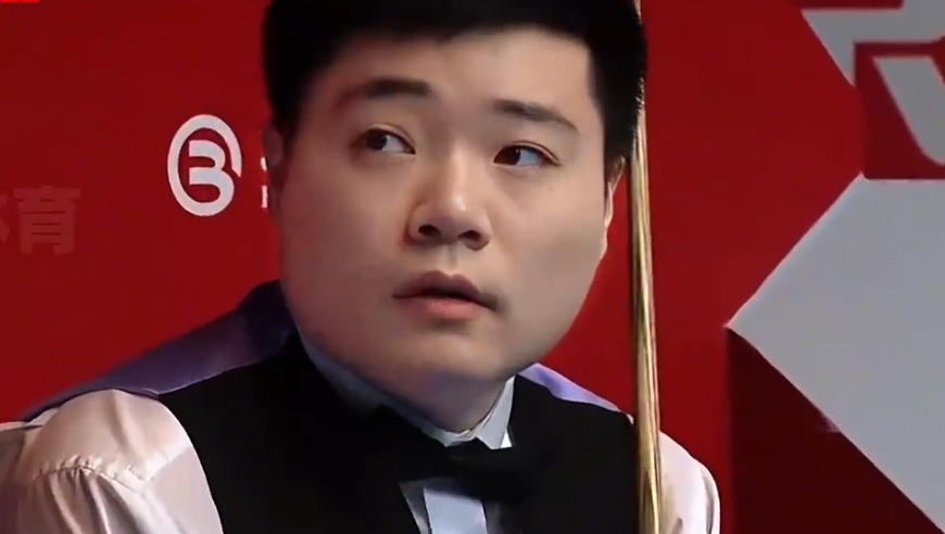 体坛记忆｜ 离淘汰就差1颗粉球，丁俊晖绝境下力挽狂澜，粉球黑绝杀全场沸腾