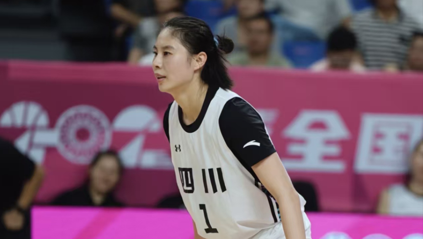 17日四川女篮VS北京女篮第2节，王思雨半场3抢断了，太好看了