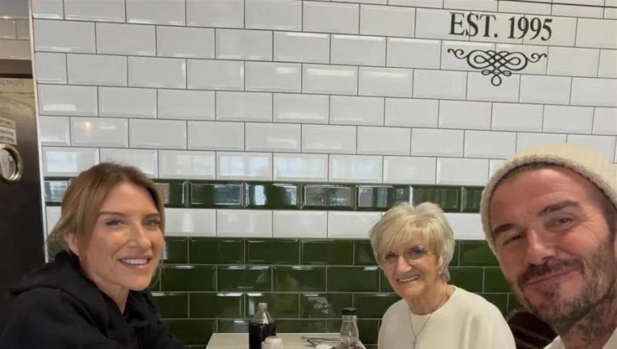 贝克汉姆和妈妈新年晚餐太简单了，网友感叹：太抠门！