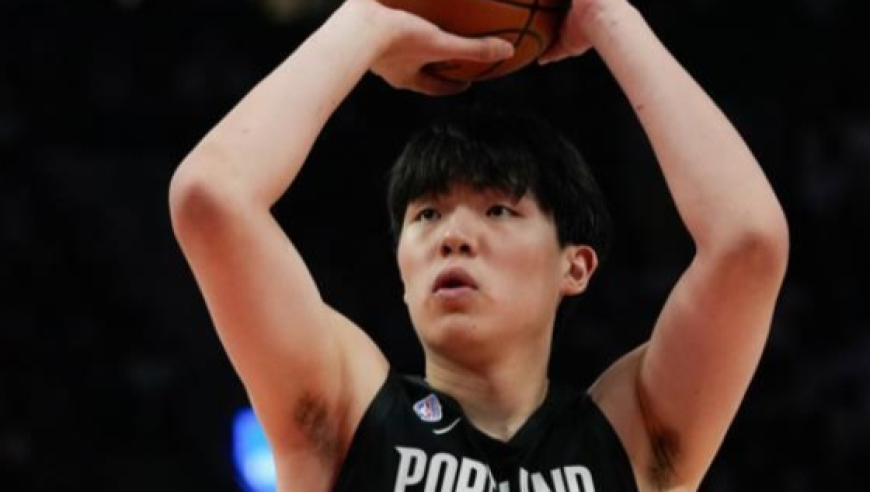 杨瀚森表现不佳，徐静雨直播开喷，朱芳雨评价十分中肯