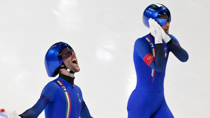 决赛爆冷逆袭美国夺金做库里晚安庆祝，美国媒体红温：这是严重辱美