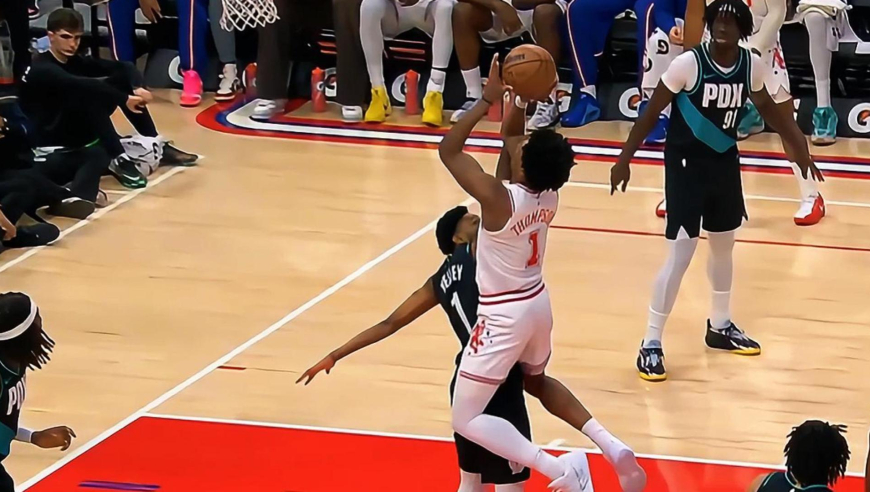 火三疯提前降临！阿门对抗2+1引领火箭进攻高潮 轰16-4反超开拓者