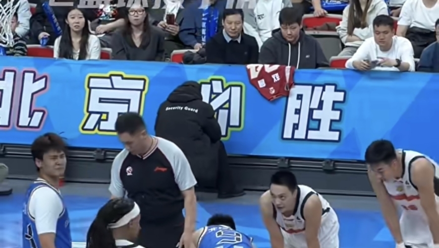 好消息！徐杰骨头和韧带都没事，还主动安慰球迷：下场还能继续打