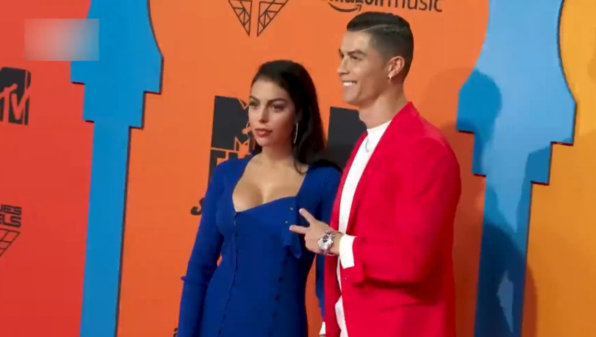 体坛记忆｜为了得到巅峰C罗，乔治娜付出了多大的代价？