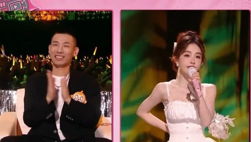 旭旭宝宝十周年粉丝见面会，马猴金币送给粉丝，冯提莫献唱成名曲