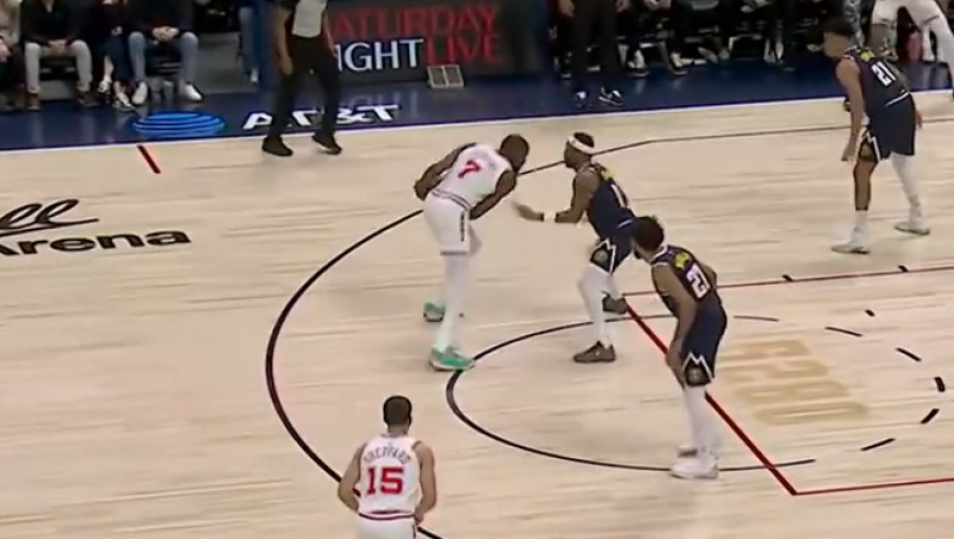 不该的动作不要有！ 布朗垫脚杜兰特经裁判回看给布朗追加一级恶意犯规