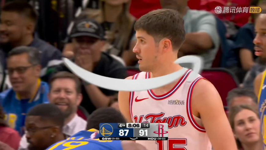 看嗨杜兰特！谢泼德再中大心脏三分 杜兰特坐在替补席兴奋摇摆