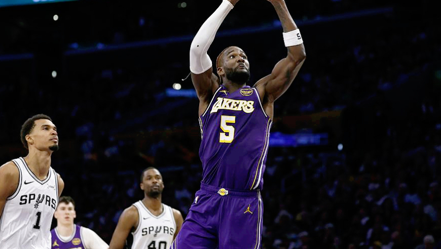 艾顿22+10打爆文班！800万“捡漏”的中锋，湖人这波赚麻了