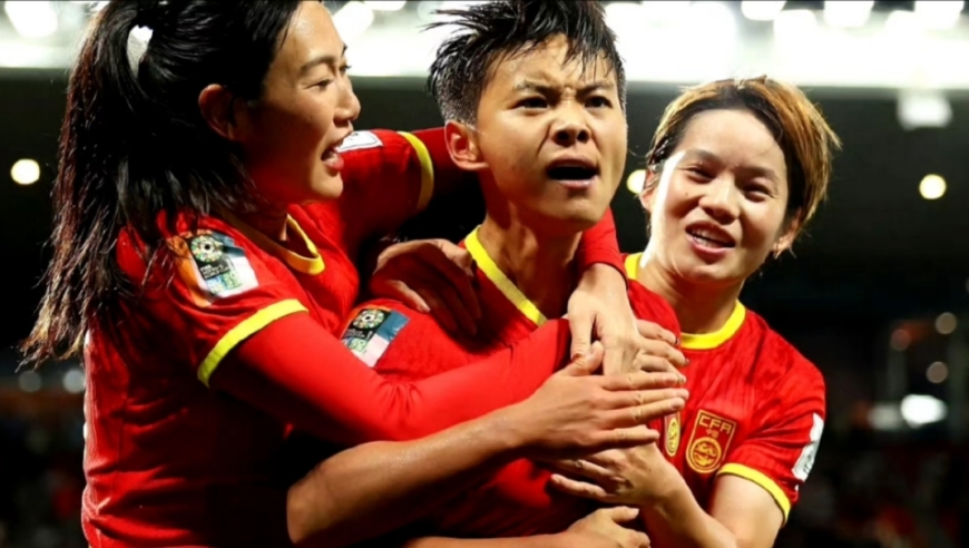 今球讲｜7万多人上座率印证了王霜的话！女足很难脱离男足的现状