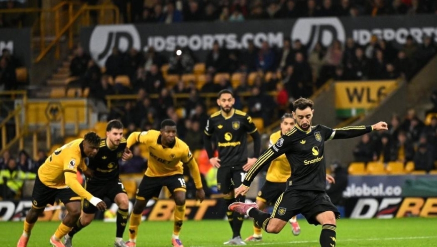 足坛一夜动态：AC米兰大逆转登顶意甲第1，B费创纪录曼联复仇狼队