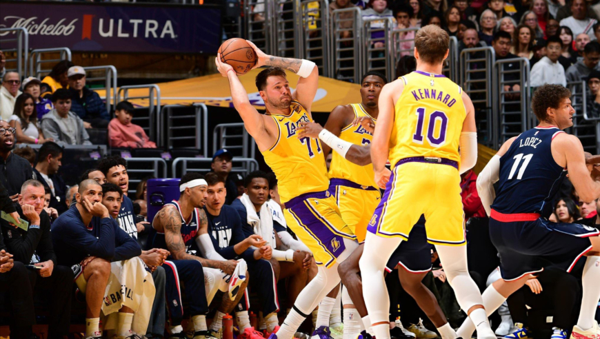 湖人快船决胜时刻：小卡伤退马瑟林6犯巴图姆失绝平 詹姆斯边线球失误险胜罪人