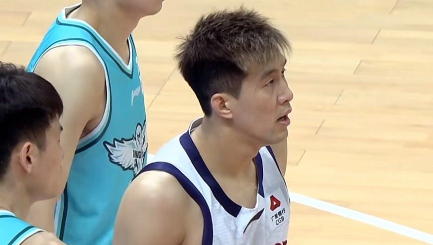 CBA下赛季，前途未卜的4位顶薪球员