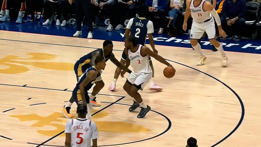 一人打爆一队！快船莱昂纳德上篮+三分+罚球连秀单打轰10分打穿鹈鹕