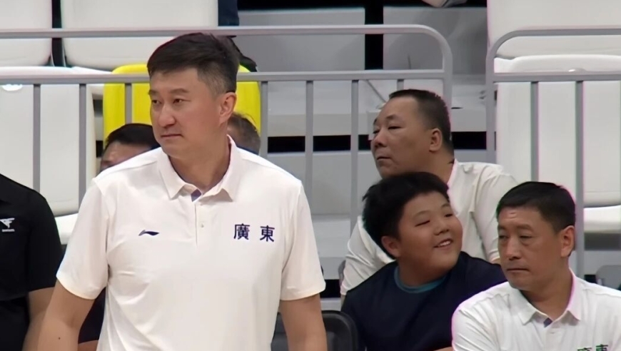 广东男篮92-105输球，徐杰空砍29分，焦泊乔11分张文逸25分