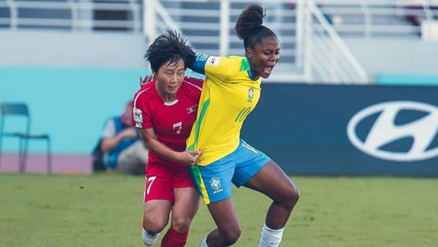 夺冠热门！U17女足世界杯朝鲜2-0巴西进决赛，赛后围成一圈欢呼