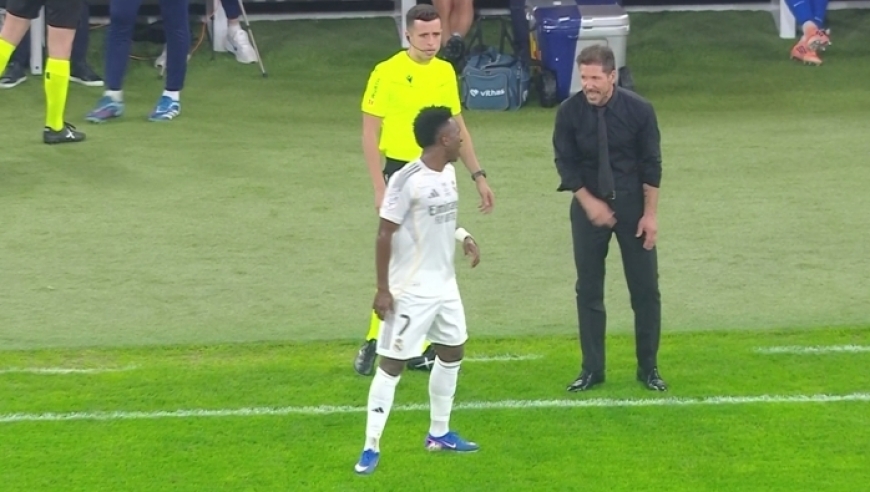 &ldquo;佛爷迟早卖你&rdquo; 西蒙尼2次挑衅维尼：6万人前2人互骂 阿隆索气炸