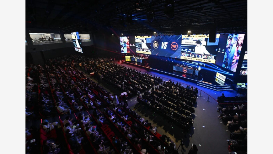 电竞不止能&ldquo;打&rdquo;，年轻人的新消费战场来了