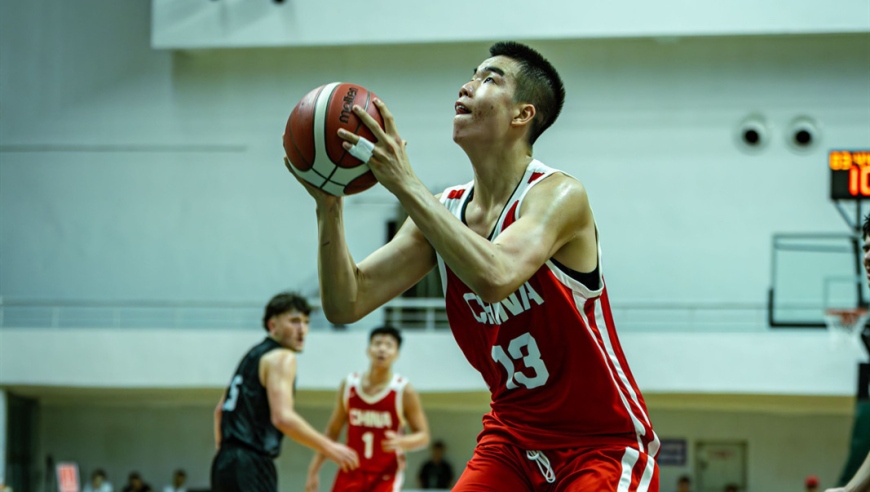 轰26+10！中国男篮又一15岁2米03新星崛起：国少核心曾强打巴特勒