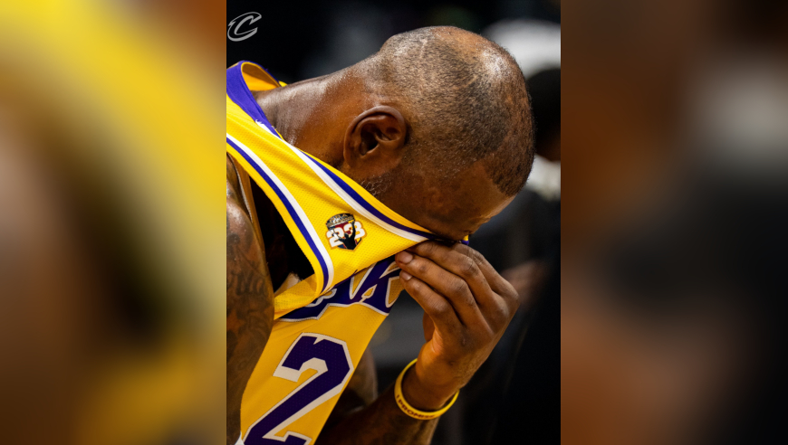 41岁詹姆斯动情落泪！重返骑士获致敬视频 情至深处忍不住泪洒现场